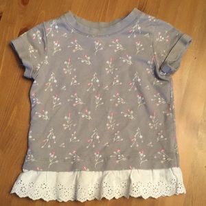 Girls short sleeve top with lace ruffle hem
